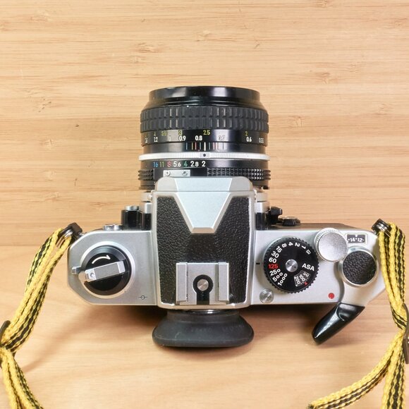 Nikon FM 35mm Film Camera / Nikkor 50mm f/2 Lens / Vintage SLR / Japan - Picture 5 of 9